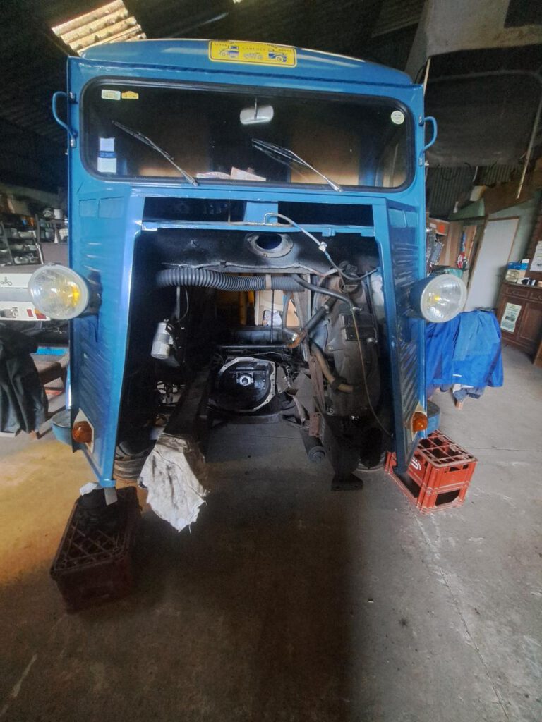 Le Citroën HY, compartiment moteur vide